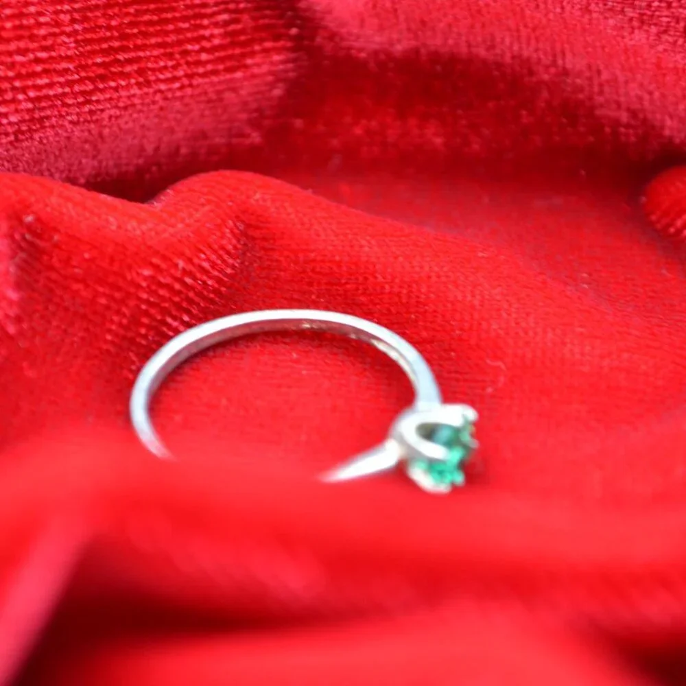 Vintage Sterling Silver 925 Green Stone Statement Ring Size 8 Bold Retro‎
